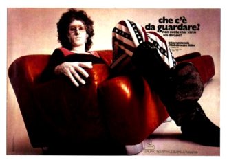 Franco Battiato divano rosso - Gianni Sassi 1971