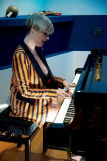 Vanessa Grey al pianoforte-6