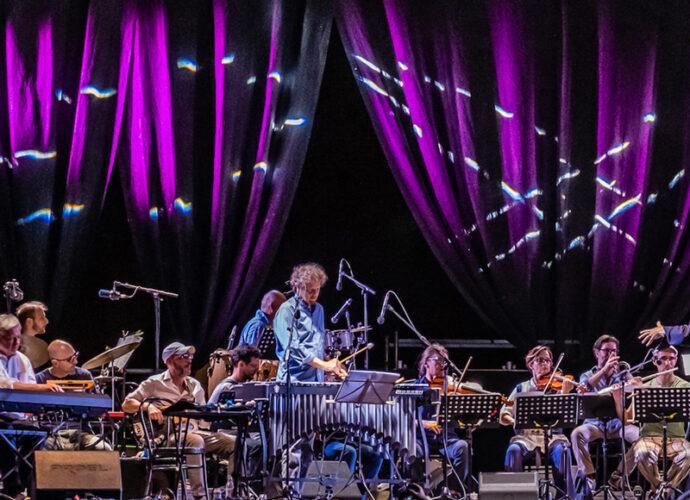 Jonathan_Coe-e-ArtchipelOrchestra-©-Roberto-Priolo-cop