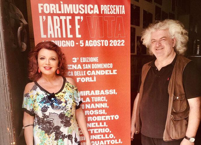 Il-M°-Danilo-Rossi-e-la-giornalista-Paola-Cecchini-cop