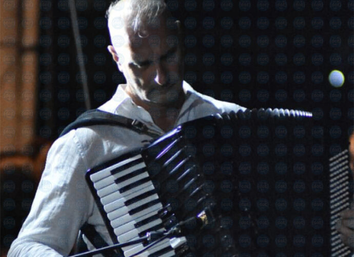 Foto Gianni Scannella alla fisarmonica copia-cop