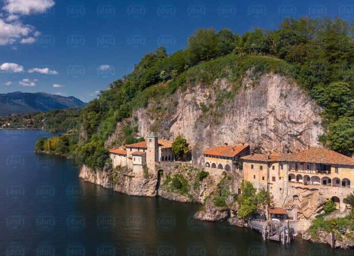 7943_Eremo_Santa_Caterina_del_Sasso-cop