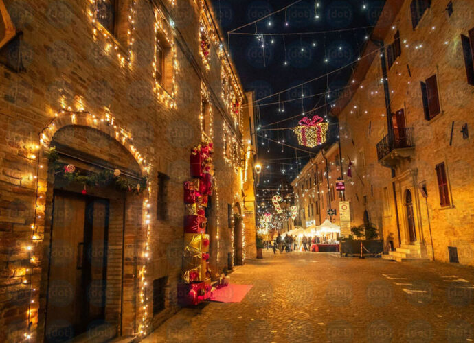 Corinaldo addobbato a tema nataliazio